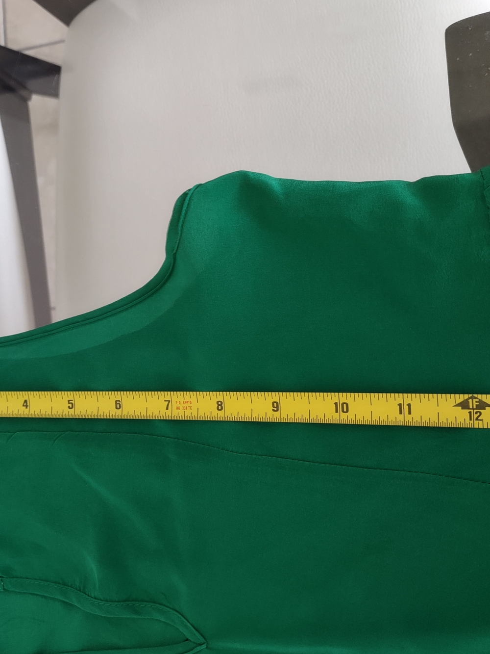 100%silk Sleeveless V-Neck Peplum Top - Emerald Green - Picture 8 of 10
